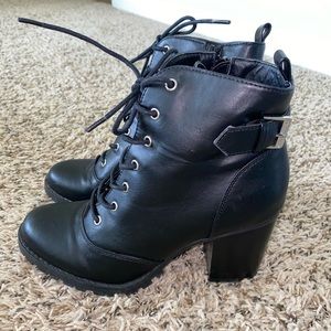 Heeled boots